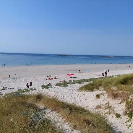 Сasa de vacaciones Beachfront Home, *